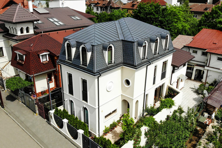 Dach: Stehfalzblech und Metallschindeln von BELPROFILE, RainDrop RAL 7016 (Anthrazitgrau), Foto 1/6