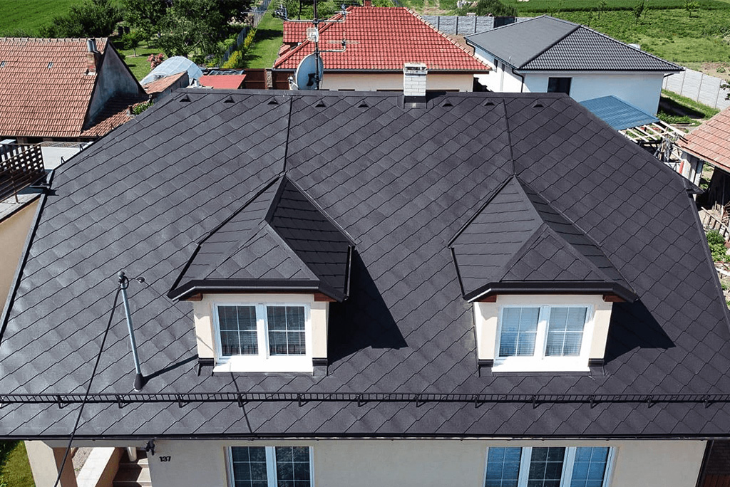 Acoperiș din solzi metalici BELPROFILE, RainDrop RAL 9005 (negru intens)
