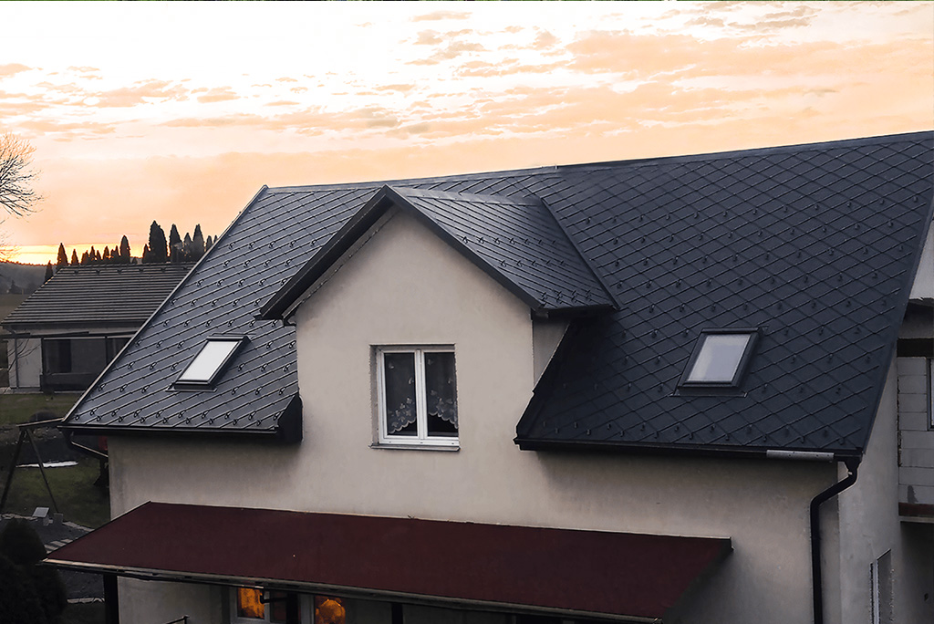 Acoperiș din solzi metalici BELPROFILE, RainDrop RAL 9005 (negru intens)