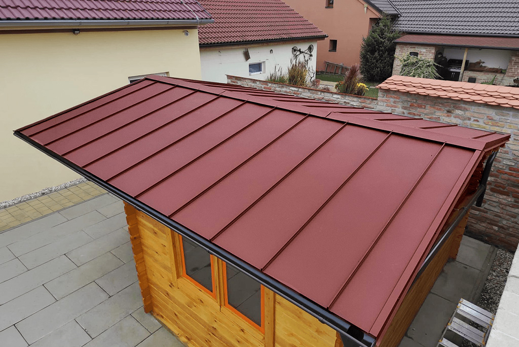 Acoperiș din tablă fălțuită BELPROFILE, RainDrop RAL 3011 (roșu maroniu)